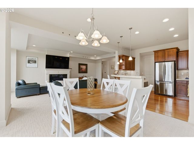 707 N HAYDEN ISLAND Dr 427, Portland, OR 97217
