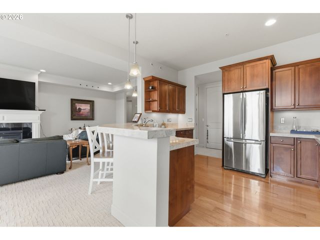 707 N HAYDEN ISLAND Dr 427, Portland, OR 97217