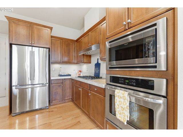 707 N HAYDEN ISLAND Dr 427, Portland, OR 97217