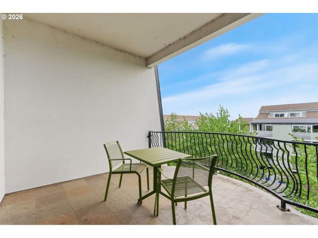 707 N HAYDEN ISLAND Dr 427, Portland, OR 97217