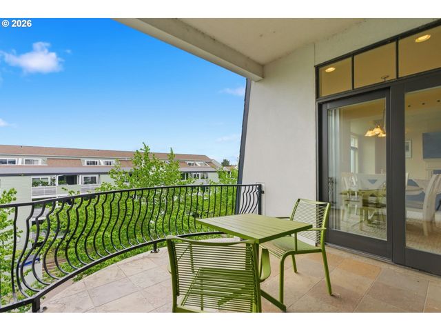 707 N HAYDEN ISLAND Dr 427, Portland, OR 97217