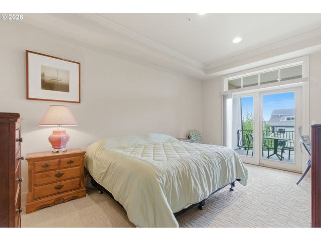 707 N HAYDEN ISLAND Dr 427, Portland, OR 97217