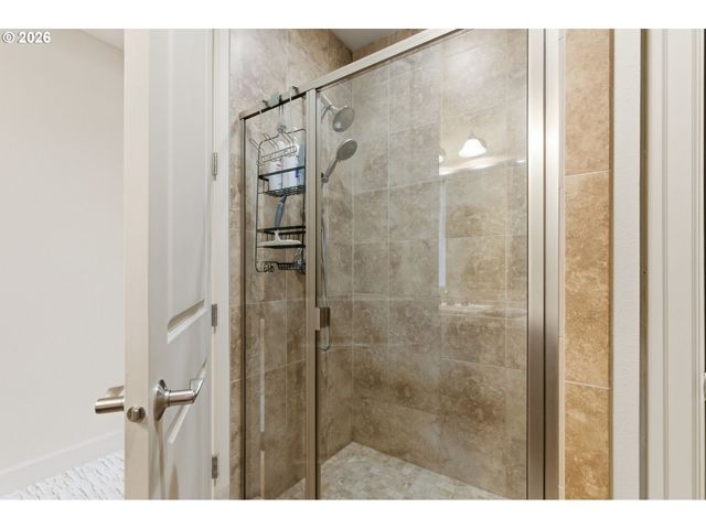707 N HAYDEN ISLAND Dr 427, Portland, OR 97217