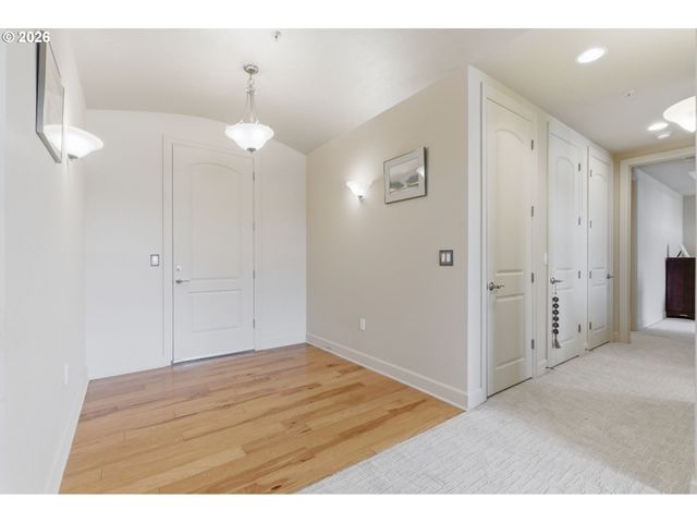 707 N HAYDEN ISLAND Dr 427, Portland, OR 97217