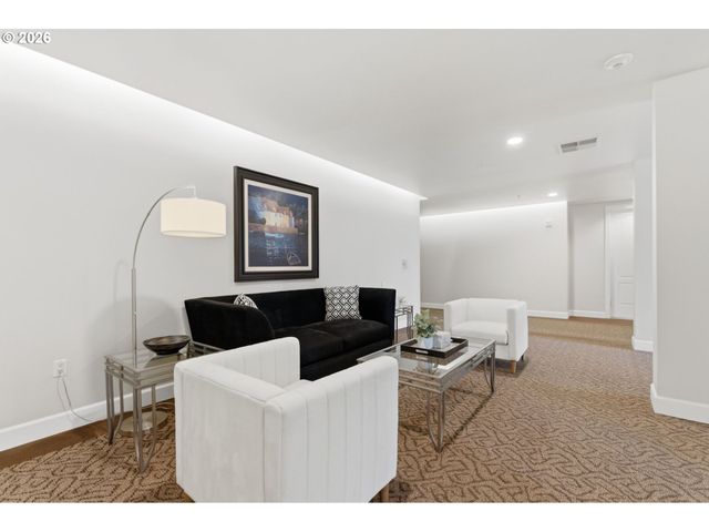 707 N HAYDEN ISLAND Dr 427, Portland, OR 97217