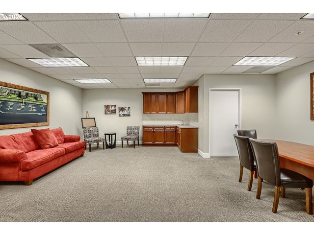 707 N HAYDEN ISLAND Dr 427, Portland, OR 97217