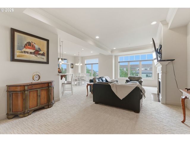 707 N HAYDEN ISLAND Dr 427, Portland, OR 97217