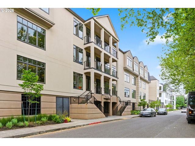 707 N HAYDEN ISLAND Dr 427, Portland, OR 97217