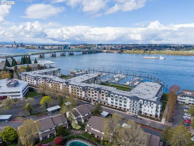 707 N HAYDEN ISLAND Dr 427, Portland, OR 97217