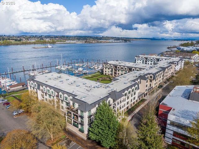 707 N HAYDEN ISLAND Dr 427, Portland, OR 97217