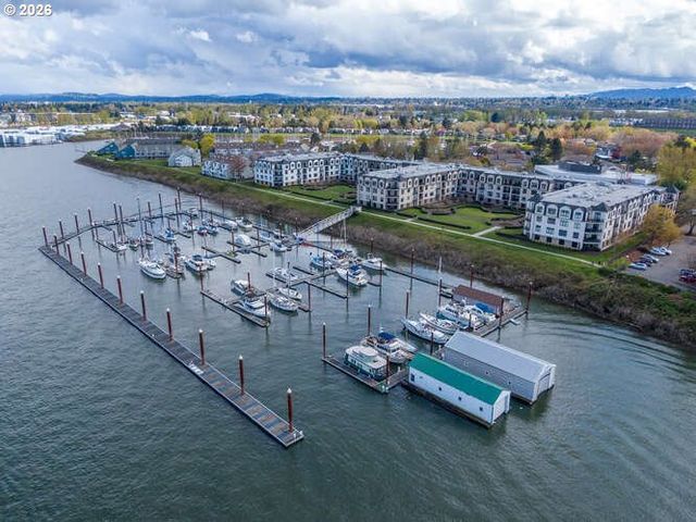 707 N HAYDEN ISLAND Dr 427, Portland, OR 97217
