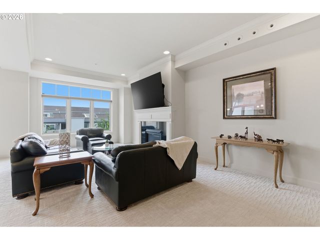 707 N HAYDEN ISLAND Dr 427, Portland, OR 97217