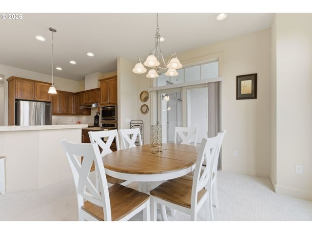 707 N HAYDEN ISLAND Dr 427, Portland, OR 97217