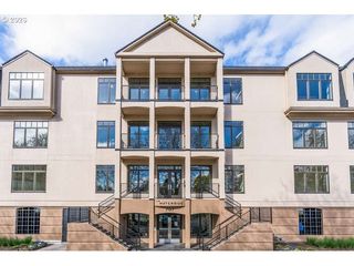 707 N HAYDEN ISLAND Dr 427, Portland, OR 97217