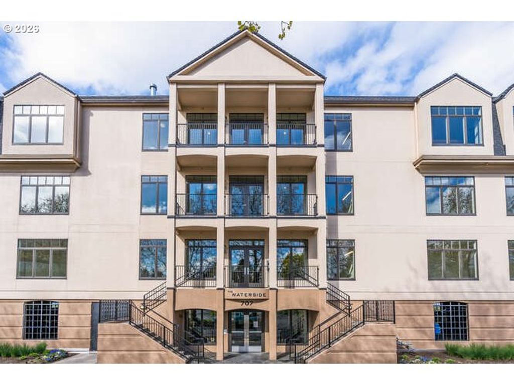 707 N HAYDEN ISLAND Dr 427, Portland, OR 97217