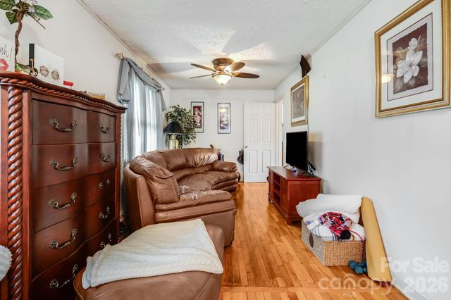 4 Brad Street, Asheville, NC 28803