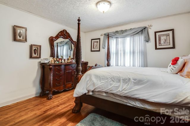 4 Brad Street, Asheville, NC 28803