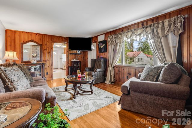 4 Brad Street, Asheville, NC 28803