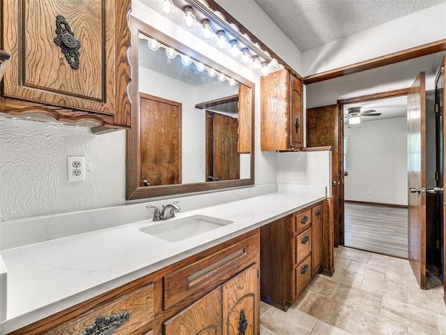 7101 S Pottawatomie Road, Newalla, OK 74857