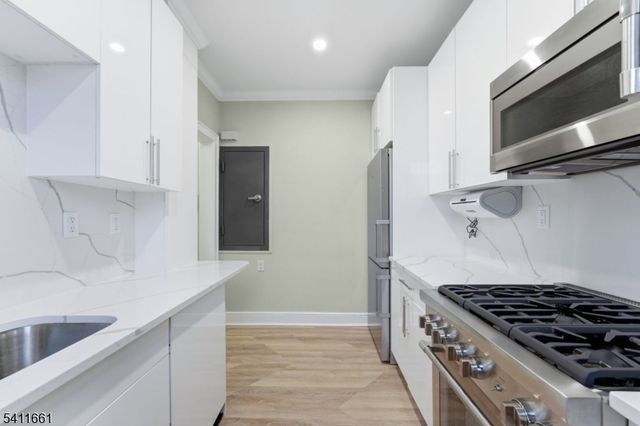 133 Summit Ave 16, Summit City, NJ 07901