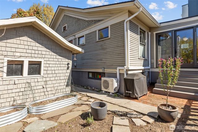 1609 N 50th Street, Seattle, WA 98103