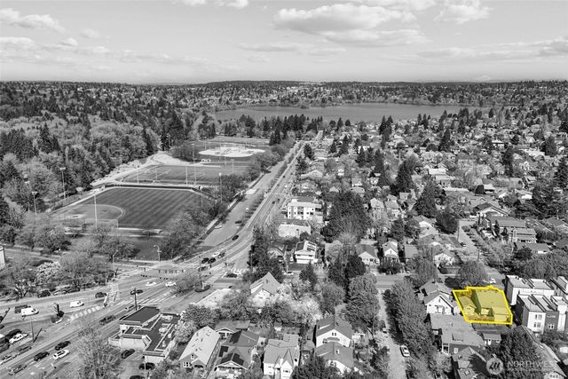 1609 N 50th Street, Seattle, WA 98103