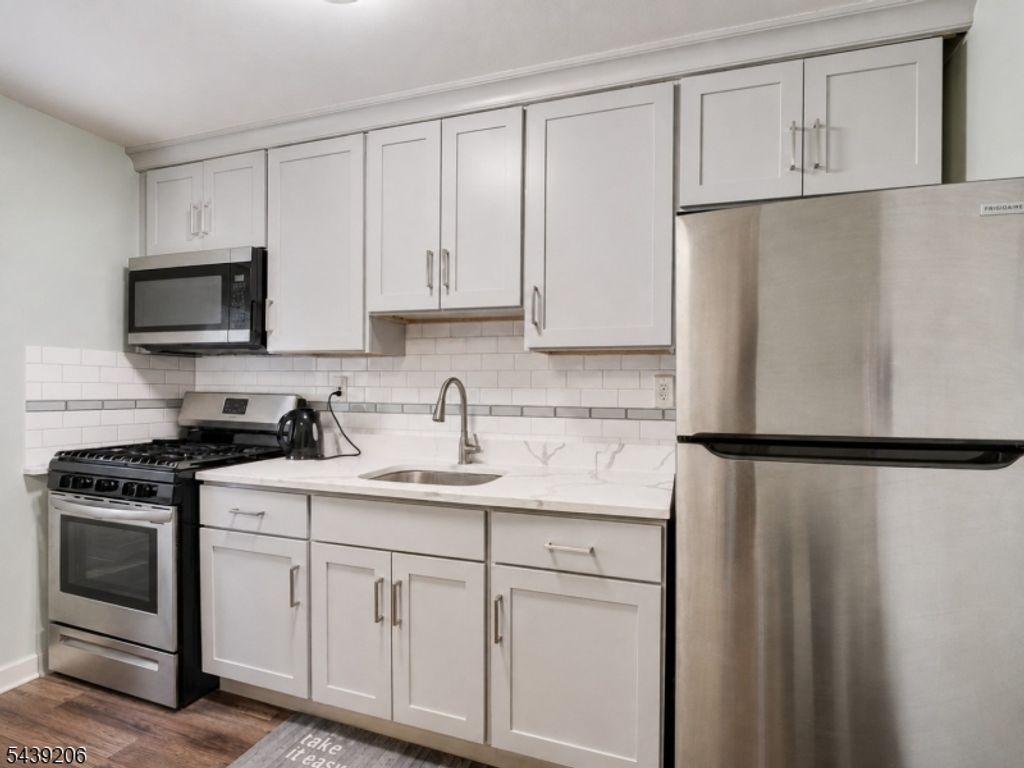 500 S Center St E11, City Of Orange Twp., NJ 07050 — photo 4