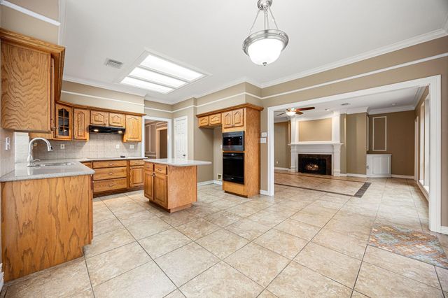 3714 Tree Manor Lane, Kingwood, TX 77345