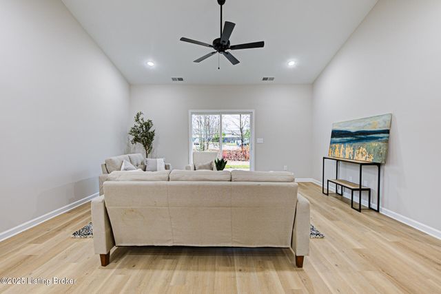 10926 Brookley Dr, Louisville, KY 40229