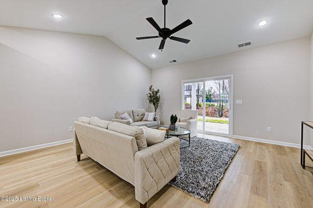 10926 Brookley Dr, Louisville, KY 40229