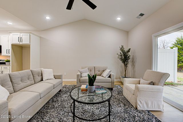 10926 Brookley Dr, Louisville, KY 40229