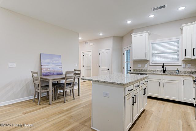 10926 Brookley Dr, Louisville, KY 40229