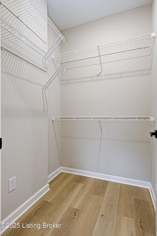 10926 Brookley Dr, Louisville, KY 40229