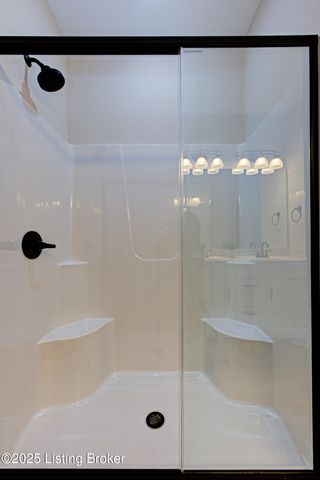 10926 Brookley Dr, Louisville, KY 40229