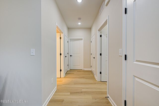 10926 Brookley Dr, Louisville, KY 40229