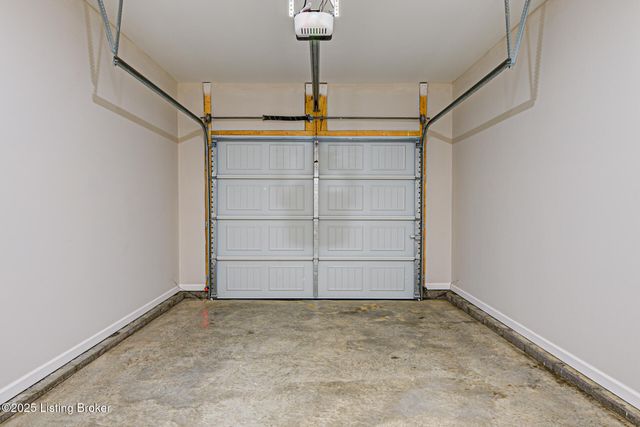 10926 Brookley Dr, Louisville, KY 40229