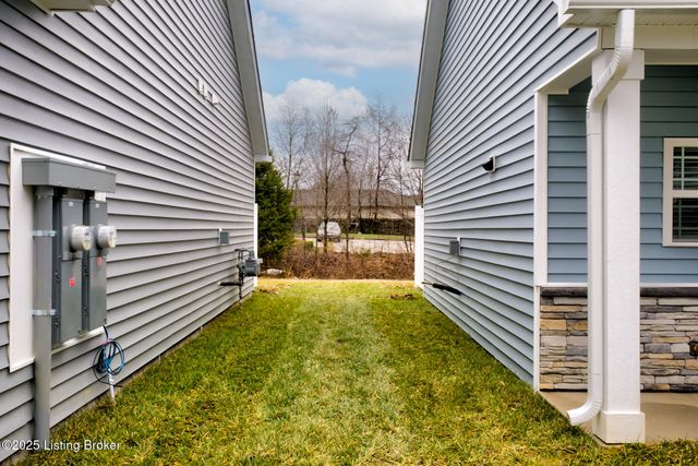 10926 Brookley Dr, Louisville, KY 40229