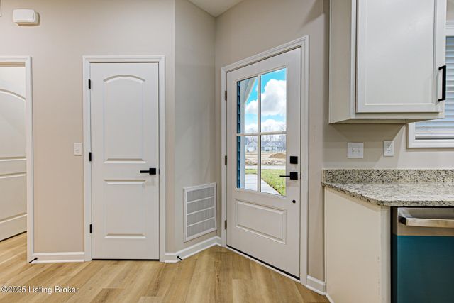 10926 Brookley Dr, Louisville, KY 40229