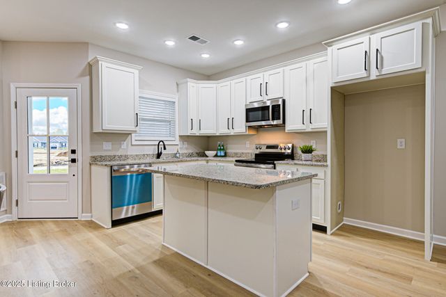 10926 Brookley Dr, Louisville, KY 40229