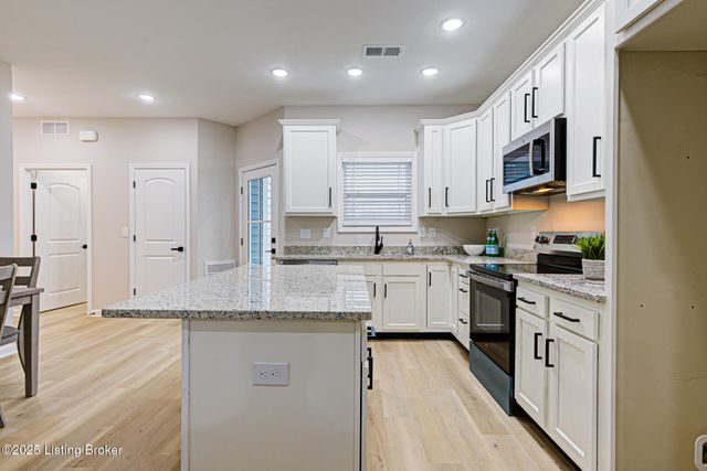 10926 Brookley Dr, Louisville, KY 40229