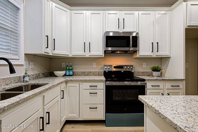 10926 Brookley Dr, Louisville, KY 40229