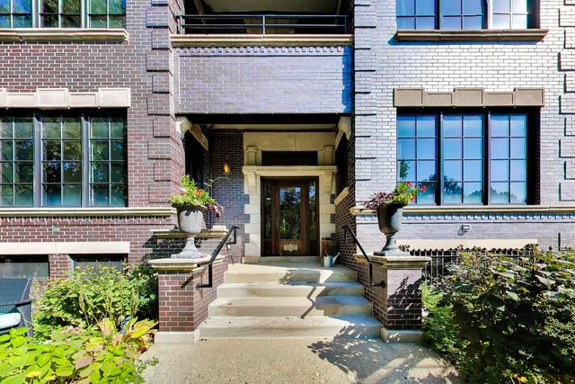 1126 W Morse Street 2W, Chicago, IL 60626