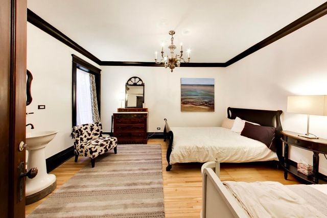1126 W Morse Street 2W, Chicago, IL 60626