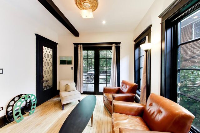 1126 W Morse Street 2W, Chicago, IL 60626