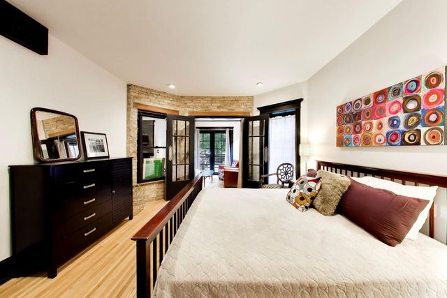 1126 W Morse Street 2W, Chicago, IL 60626