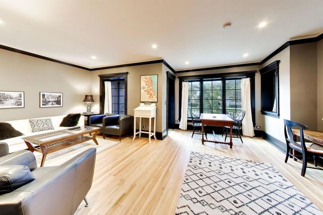 1126 W Morse Street 2W, Chicago, IL 60626