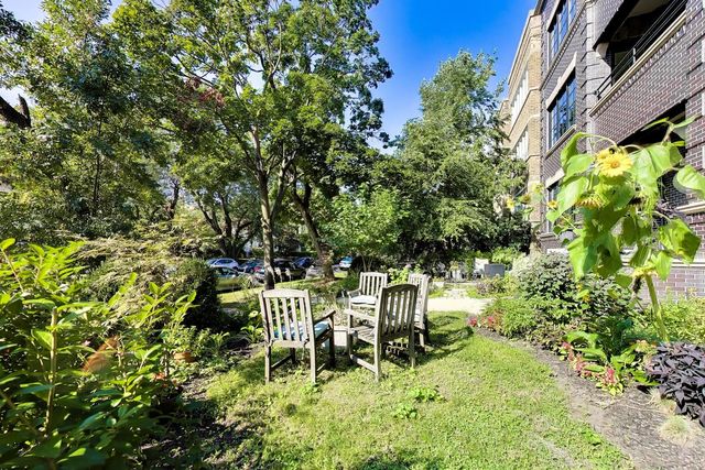 1126 W Morse Street 2W, Chicago, IL 60626