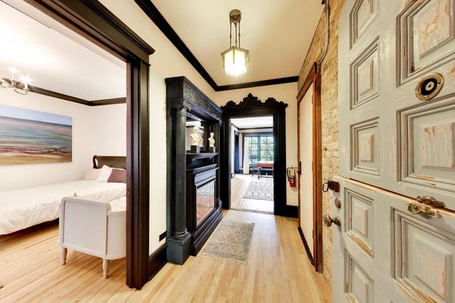 1126 W Morse Street 2W, Chicago, IL 60626