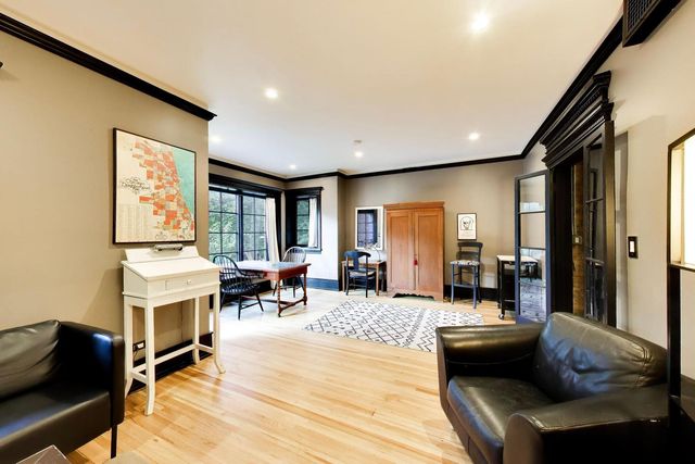 1126 W Morse Street 2W, Chicago, IL 60626