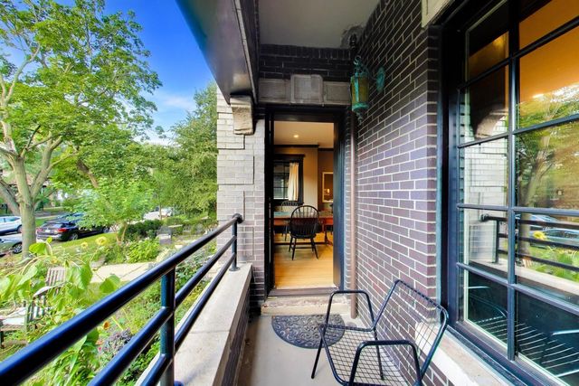 1126 W Morse Street 2W, Chicago, IL 60626